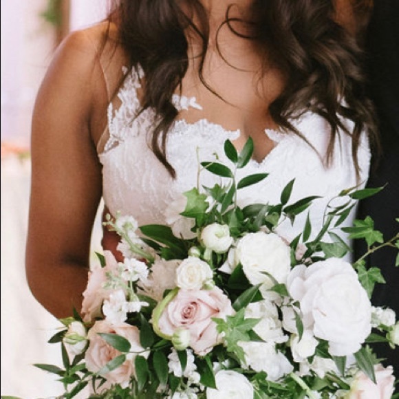 ✨Pronovias Wedding Dress • Atelier 2016 Collection ✨ - Picture 16 of 16